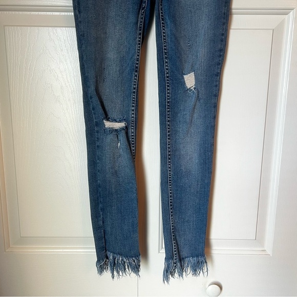 Women’s Free People Great Heights Frayed Skinny Jeans - Picture 4 of 8